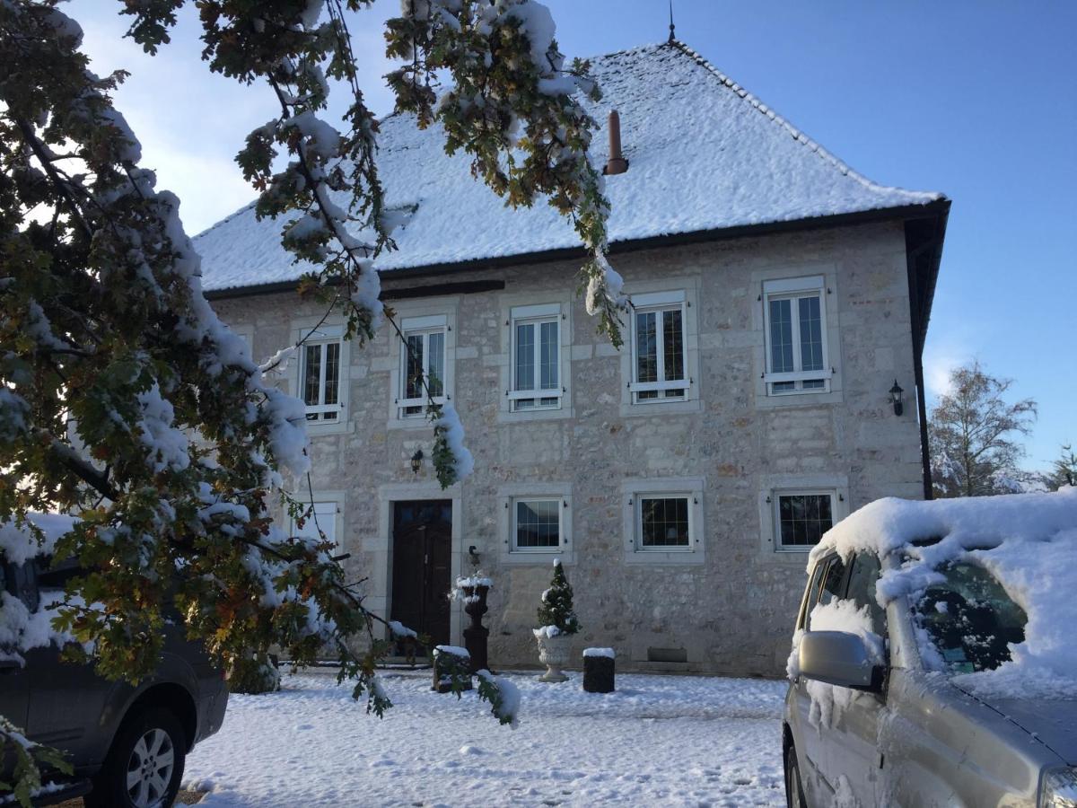 Bed and Breakfast Domaine Du Manoir Les Avenières Esterno foto